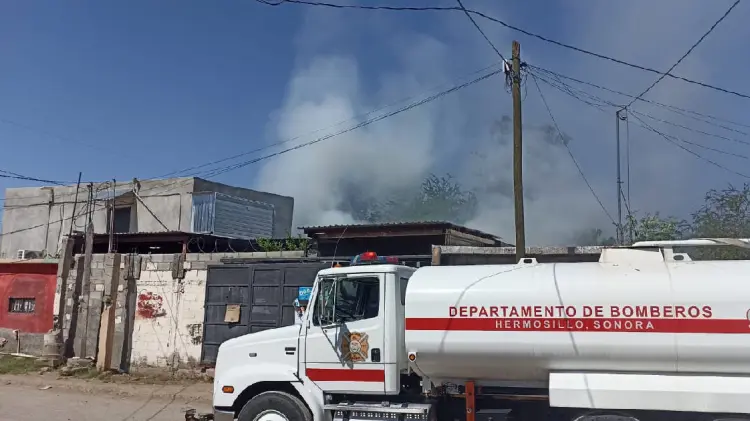 Bomberos sofocan incendio de viviendas en La Matanza (Foto:Tadeo Cruz/EXPRESO)