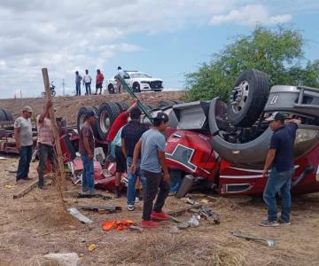 Vuelca tráiler cargado de varillas en el tramo Navojoa-Los Mochis