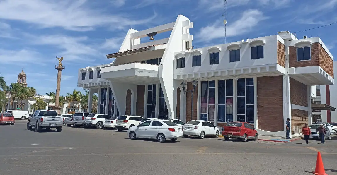 Suspenden pago de horas extras en Palacio Municipal de Navojoa
