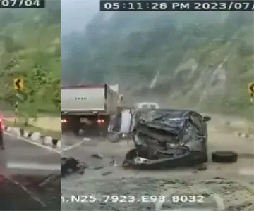 Deslizamiento de rocas aplastan autos y dejan 2 muertos en la India