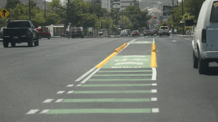 Bulevar Rosales cuenta con señalización de ciclovía. (Foto: Jesús Ballesteros/EXPRESO)