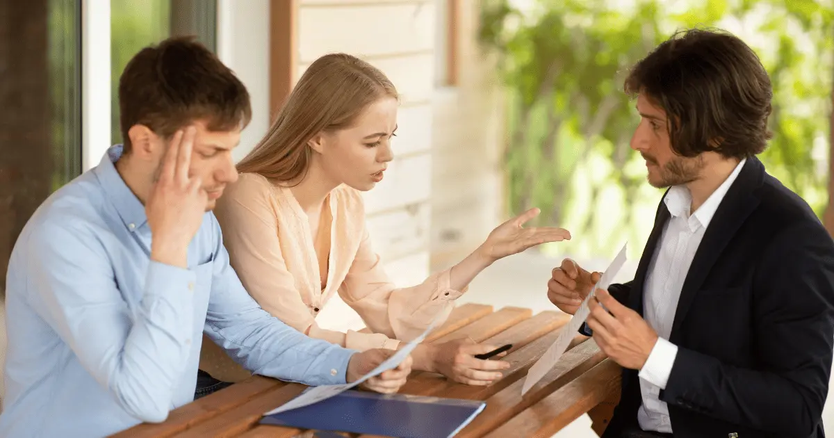 Millennials y Gen Z ya no compran viviendas; solo les alcanza para rentar