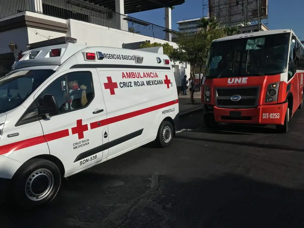 Chofer de camión resulta lesionado tras aparatoso choque