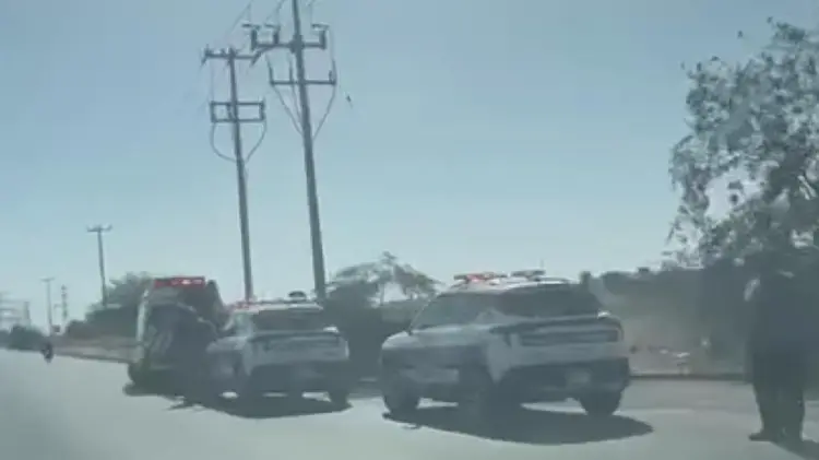 Camioneta terminó volcada sobre Camino del Seri (Foto:Tadeo Cruz/EXPRESO)