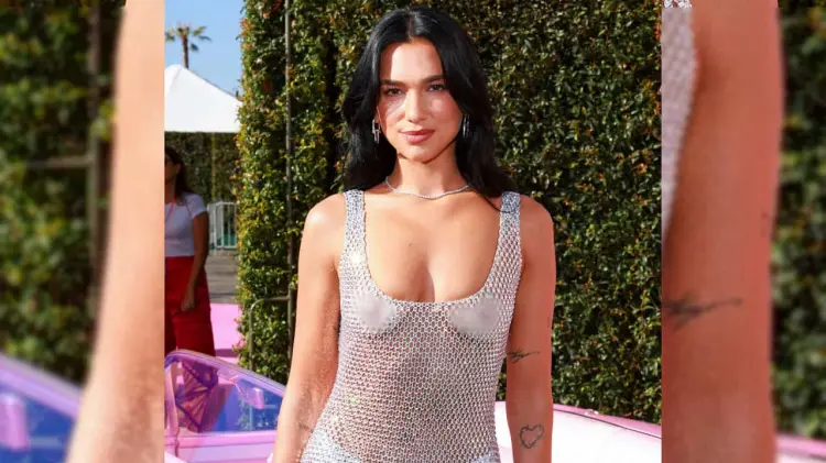 La británica llegó al evento enfundada en un largo vestido de red (Foto: Especial/EXPRESO)