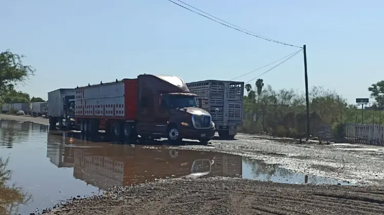 Periférico de Navojoa pone en riesgo a conductores (Foto:John Castellón/EXPRESO)