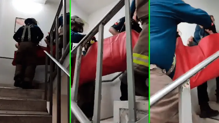 En un video se ve a bomberos trasladando a un paciente por las escaleras. (Foto: Especial/EXPRESO)
