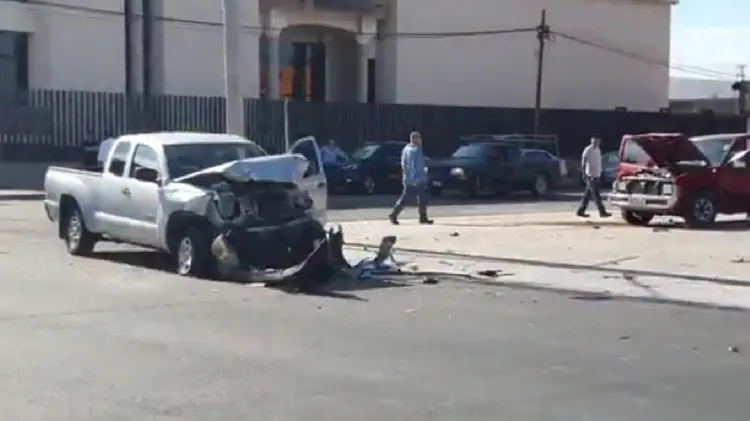 Policías atendieron choque en colonia San Benito (Foto:Tadeo Cruz/EXPRESO)