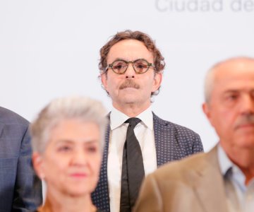 Solo quedan 12; Quadri renuncia a contienda por la candidatura del FAM