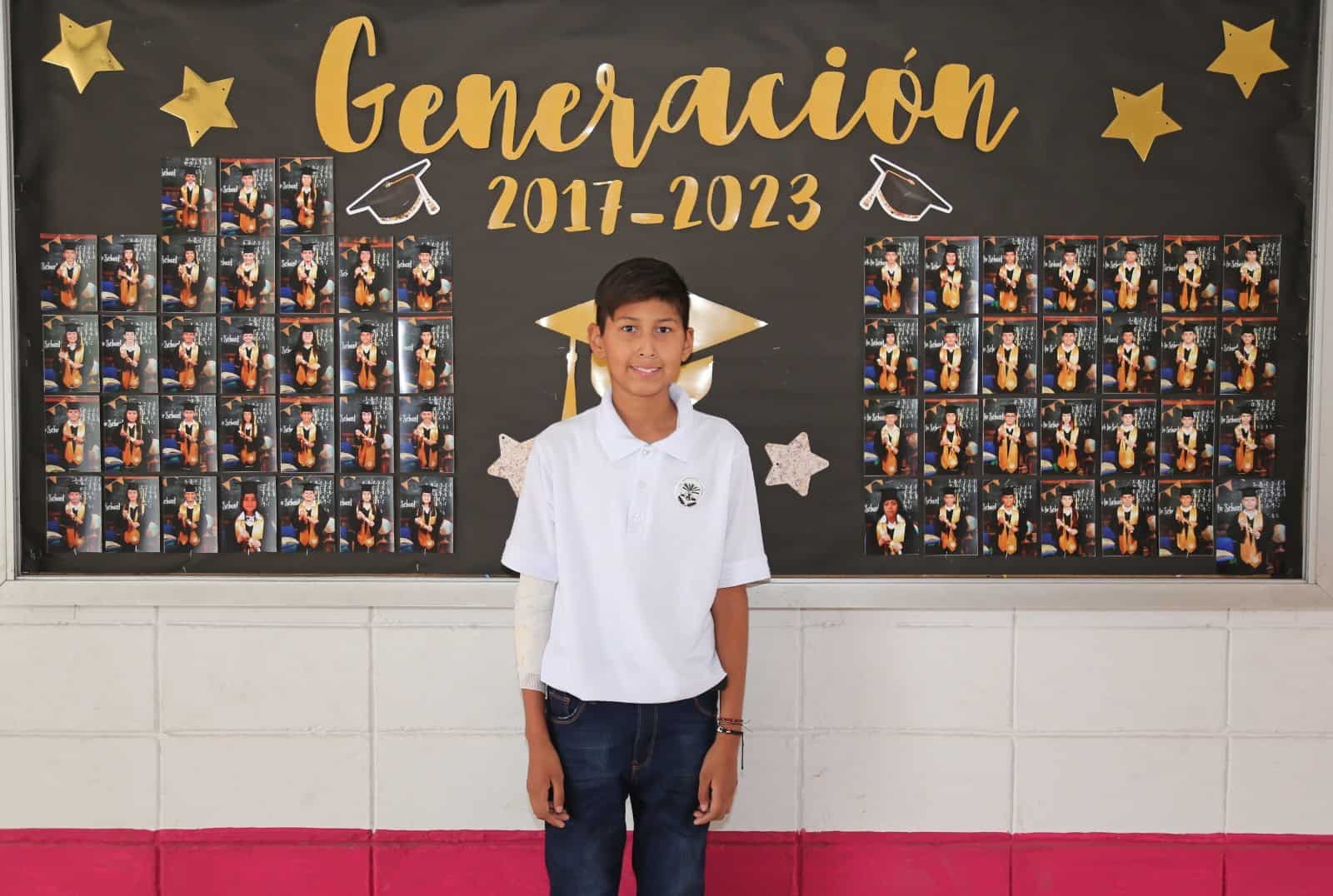 Luis Andrés Montaño se gradúa de primaria