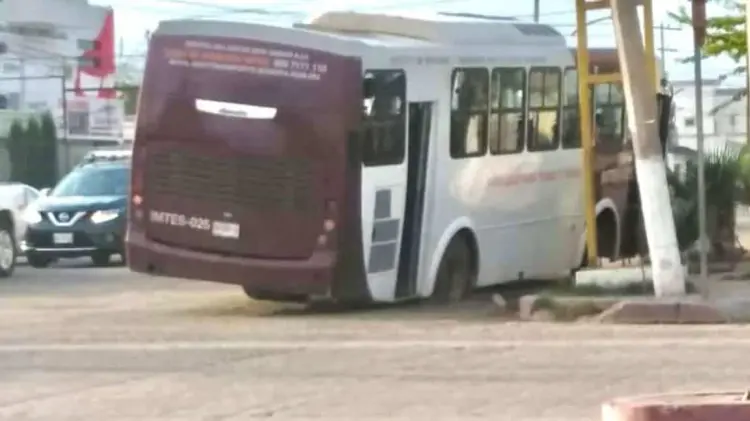 El camión quedó varado. (Foto: Especial / EXPRESO)
