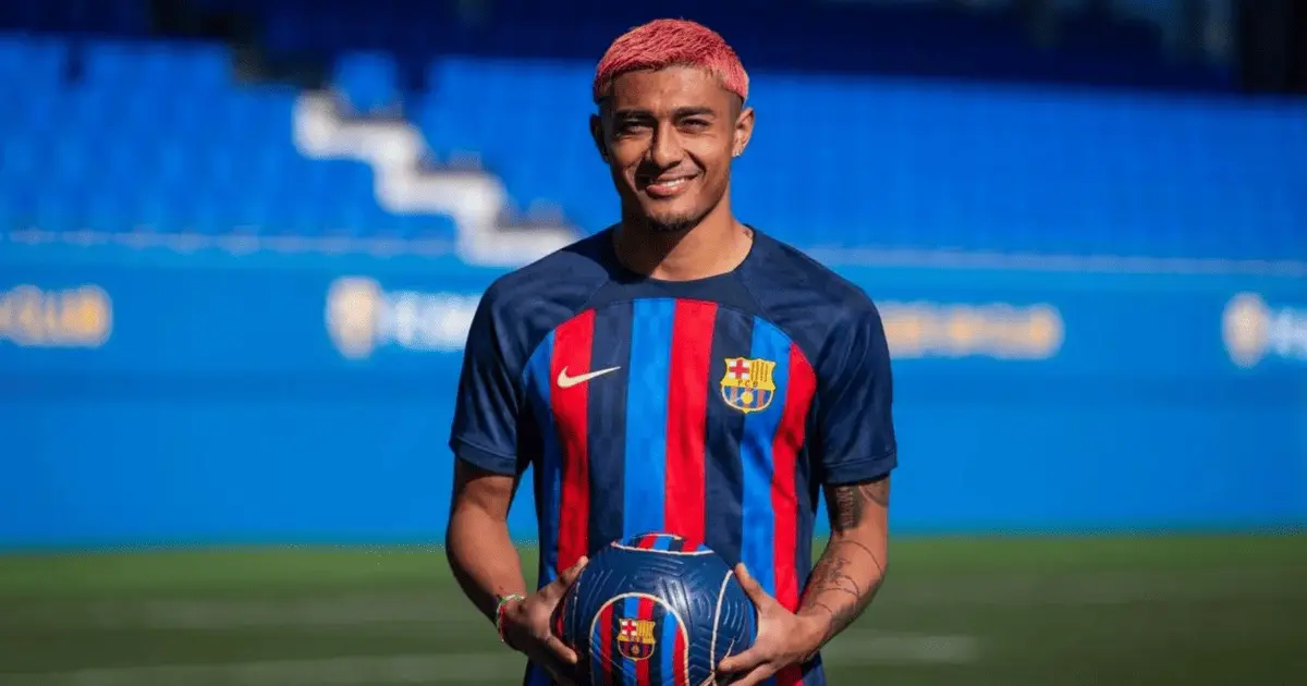 Cinco meses después de su llegada, Julián Araujo dejará el Barcelona
