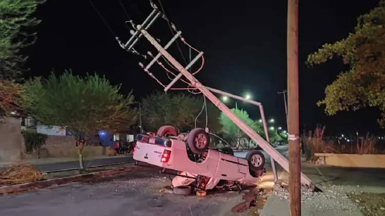 Persecución de pick up terminó en una volcadura en El Sahuaro (Foto:Especial/EXPRESO)
