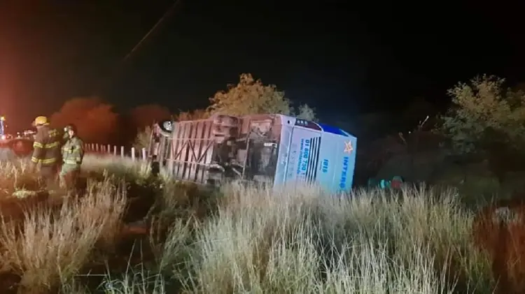 Fuertes vientos provocan volcadura de camión en Hermosillo-Guaymas (Foto:Especial/EXPRESO)