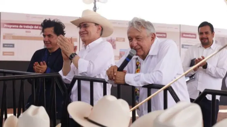Andrés Manuel López Obrador en su visita a Sonora junto a Alfonso Durazo. (Twitter/@AlfonsoDurazo)