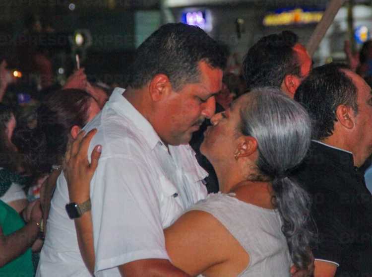Quedan guaymenses tan enamorados de Montaner