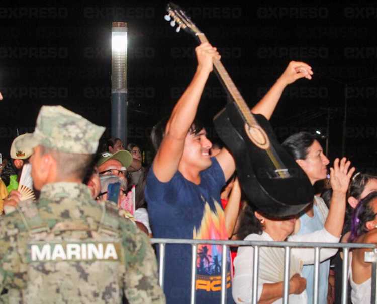 Quedan guaymenses tan enamorados de Montaner
