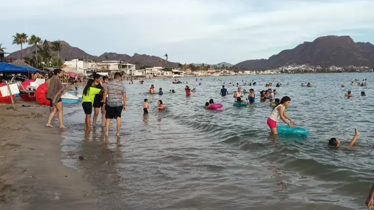 Vacacionistas disfrutaron Playa Miramar (Foto:Blanca Ruelas/EXPRESO)