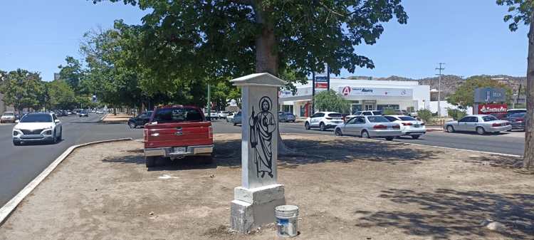 Recuerdan con monumento a joven pareja fallecida en el bulevar Morelos