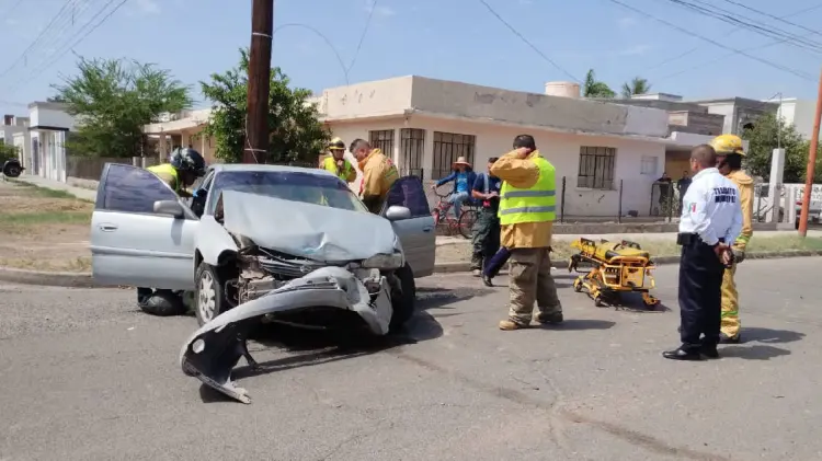 Hombre lesionado tras aparatosa colisión en Navojoa (Foto:John Castellón/EXPRESO)