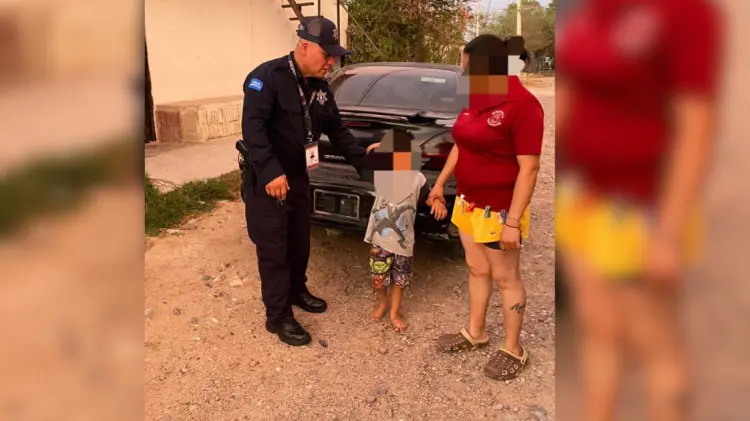 Policías regresan a menor extraviado en San Pedro El Saucito (Foto:Especial/EXPRESO)