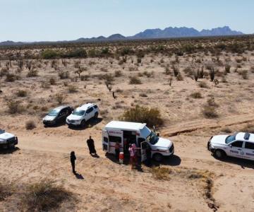 Rescatan a familia estadounidense en camino de terracería en Caborca