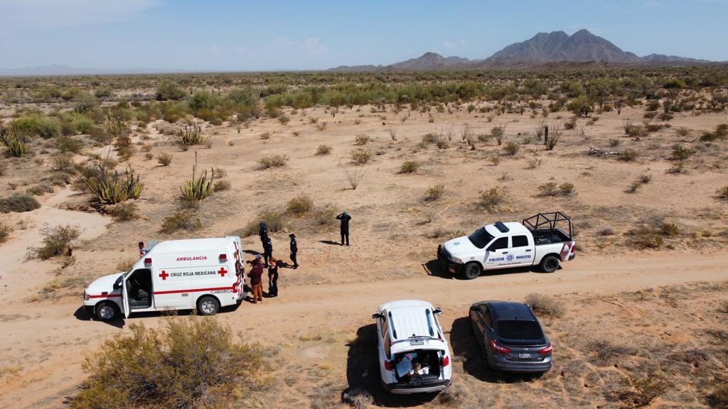 Rescatan a familia estadounidense en camino de terracería en Caborca