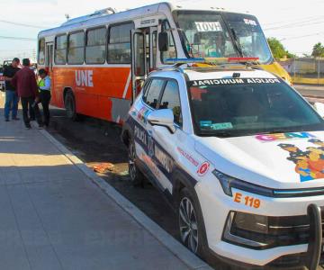 Camión de transporte urbano impacta patrulla eléctrica