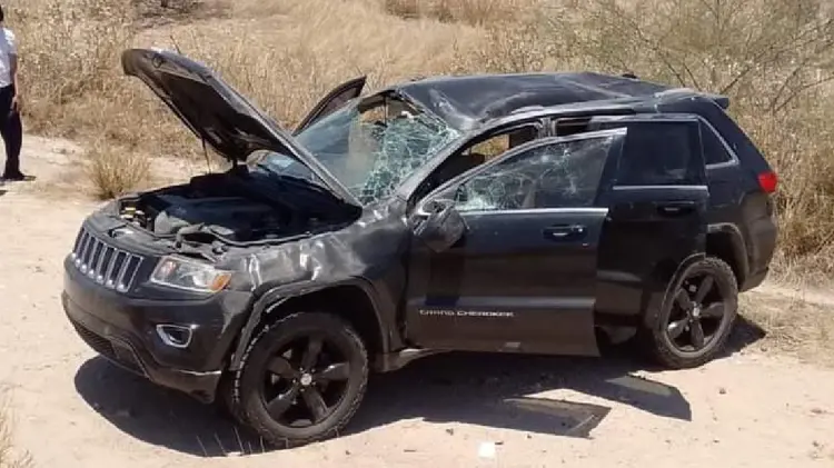 Camioneta sufrió una volcadura en la carretera Hermosillo-Sahuaripa (Foto:Especial/EXPRESO)