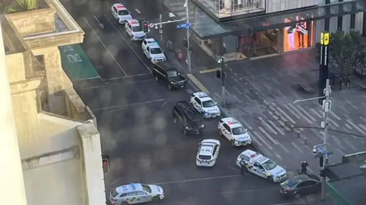 Elementos de policía acudieron al lugar en Quay St cerca de Britomar. (Foto: Especial/EXPRESO)