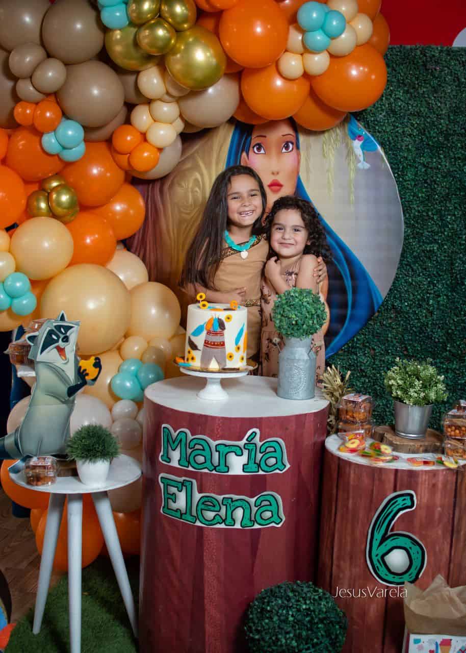 María Elena tiene divertida piñata