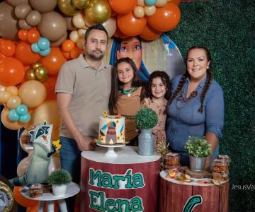 María Elena tiene divertida piñata