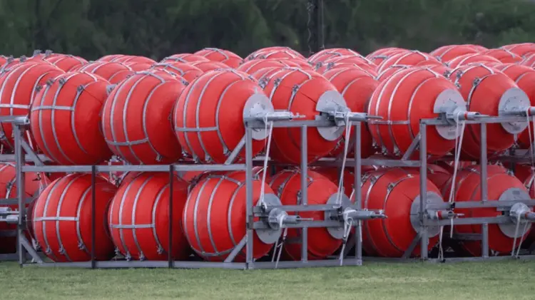 Boyas con púas han sido instaladas en el río Bravo por parte de Texas. (Foto: Especial/EXPRESO)