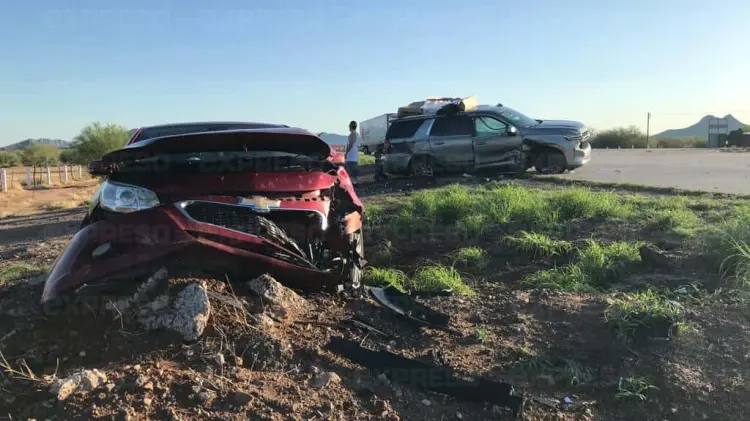 Los autos terminaron fuera de la cinta asfáltica. (Foto: Jesús Ballesteros / EXPRESO)