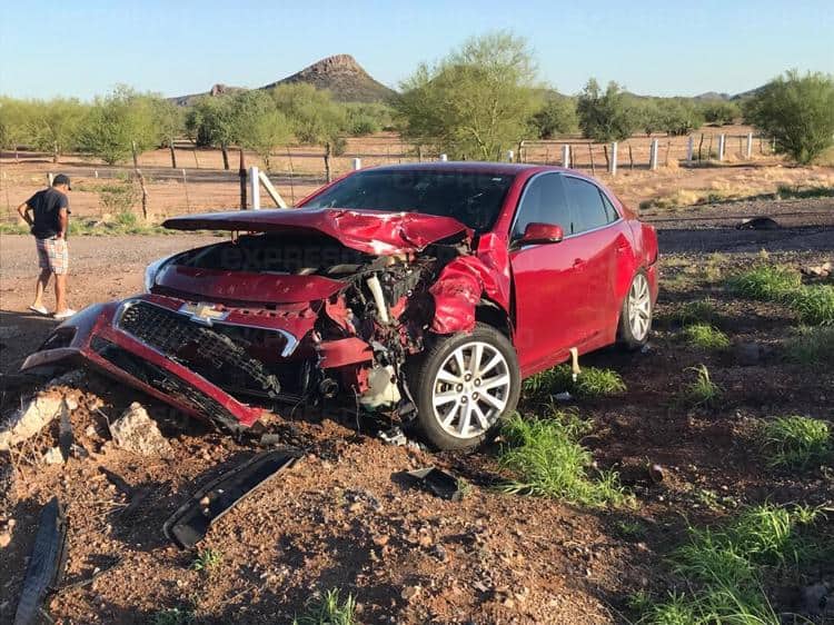Estadounidenses se accidentan en carretera Hermosillo-Guaymas