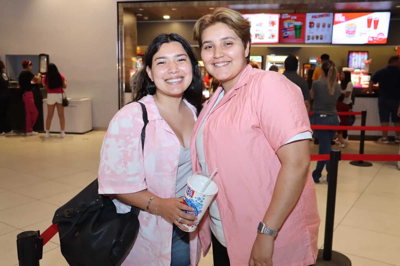 Disfrutan del estreno de Barbie
