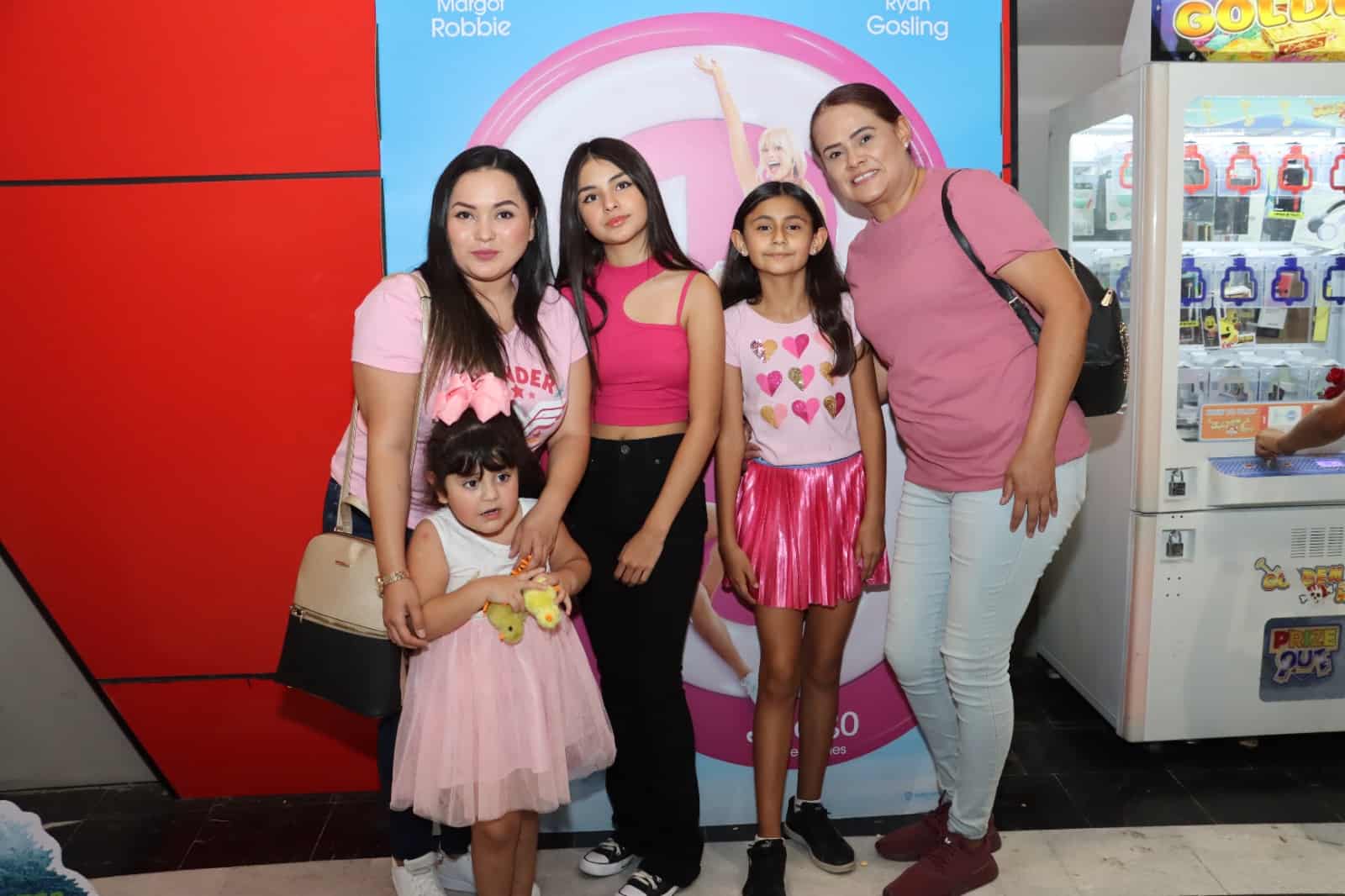Disfrutan del estreno de Barbie