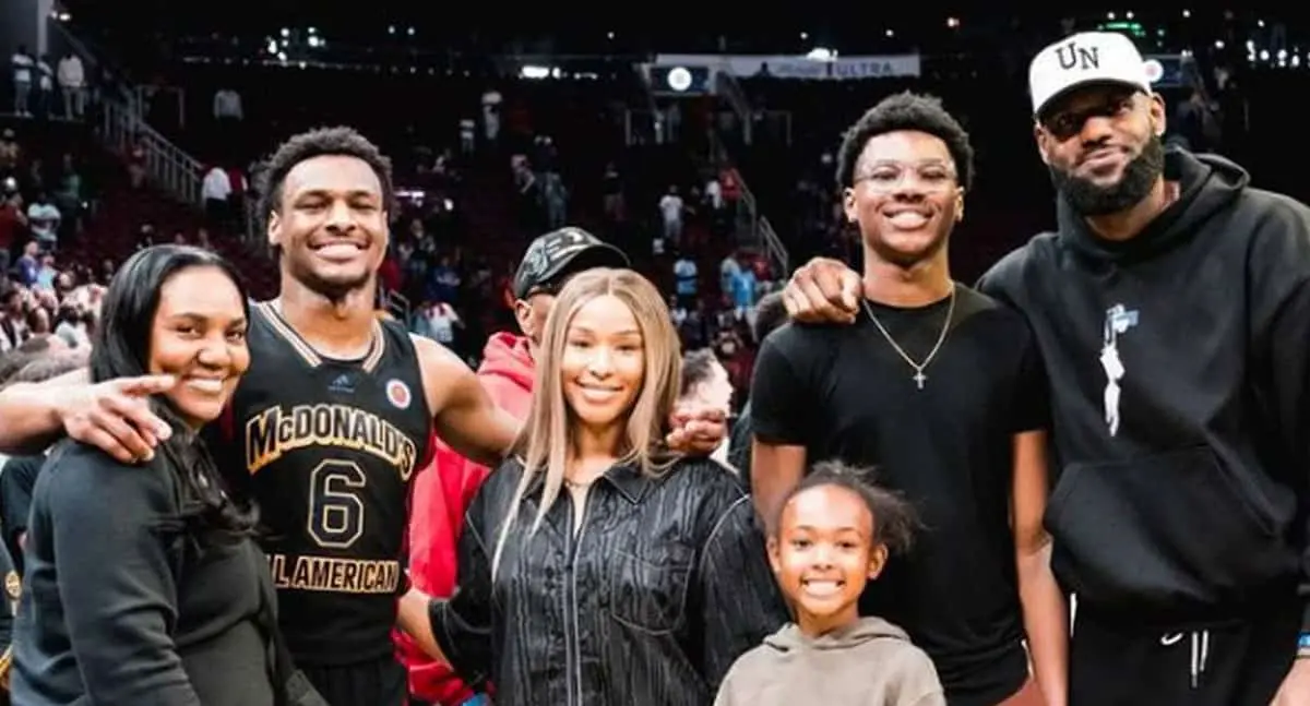 Bronny James, hijo de  LeBron James, sufre paro cardiaco