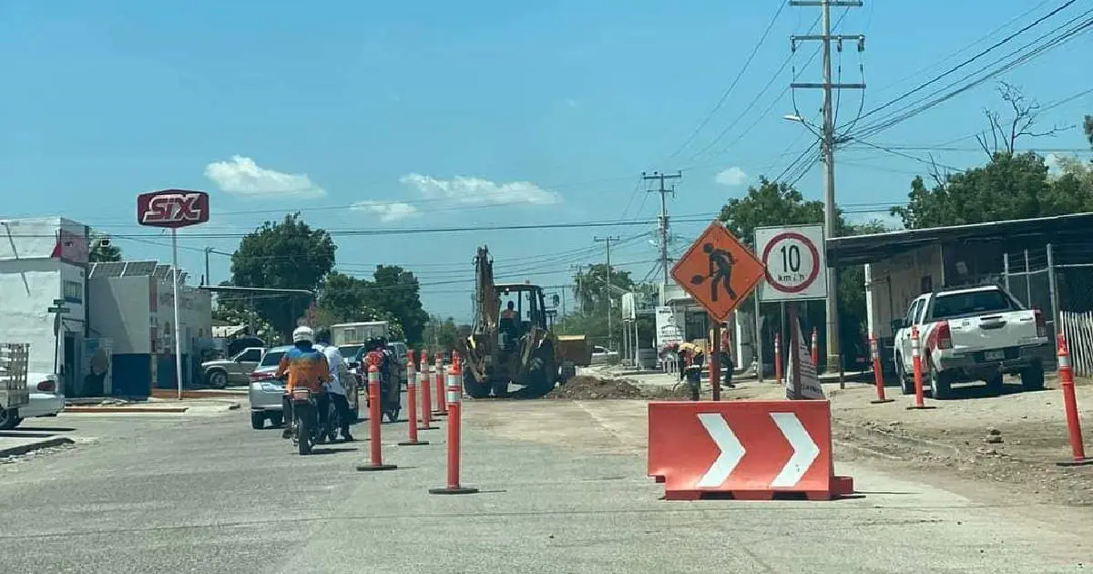 Molesta a vecinos del oriente de Navojoa obra en calle Nogales