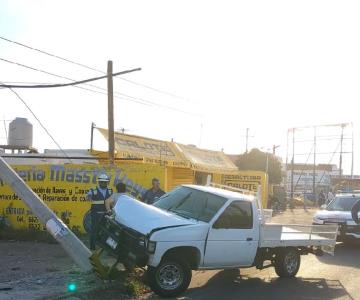 Hombre con lesiones en la cara tras chocar contra poste en Villa Sonora