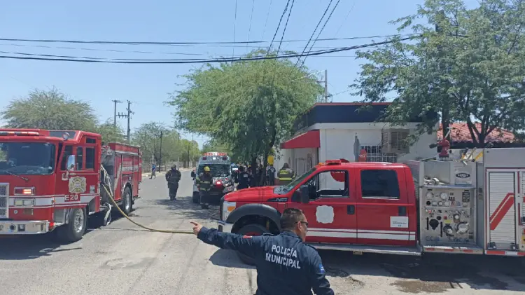 Explosión de tambo de gas dejó a una mujer lesionada en Los Jardines (Foto:Jorge Flores/EXPRESO)