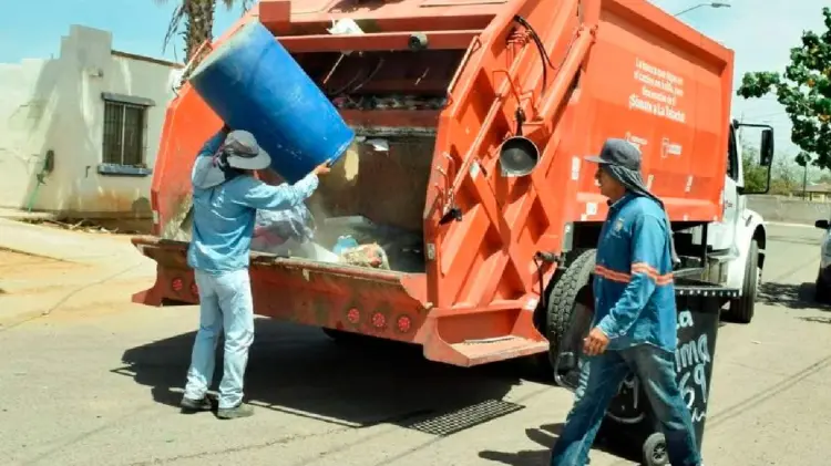 Hay ciudadanos que les dejan botellas de agua (Foto: Especial/EXPRESO)