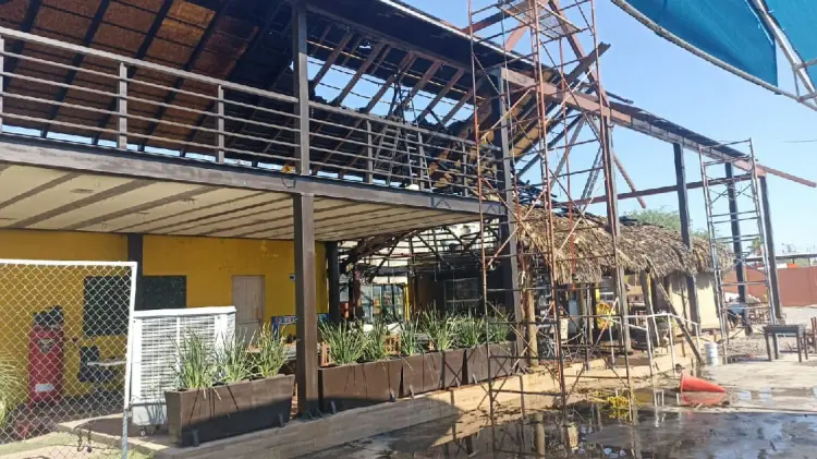 Bomberos sofocan incendio de restaurante en San Pedro (Foto:Tadeo Cruz/EXPRESO)