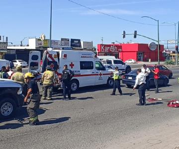 Mujer resulta lesionada al participar en colisión en bulevar Progreso