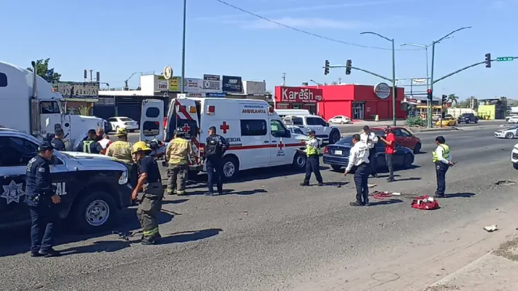Mujer lesionada tras choque en bulevar Progreso (Foto:Tadeo Cruz/EXPRESO)