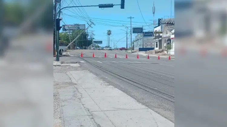 Cierran bulevar Vildosola por riesgo de caída de postes (Foto:Especial/EXPRESO)