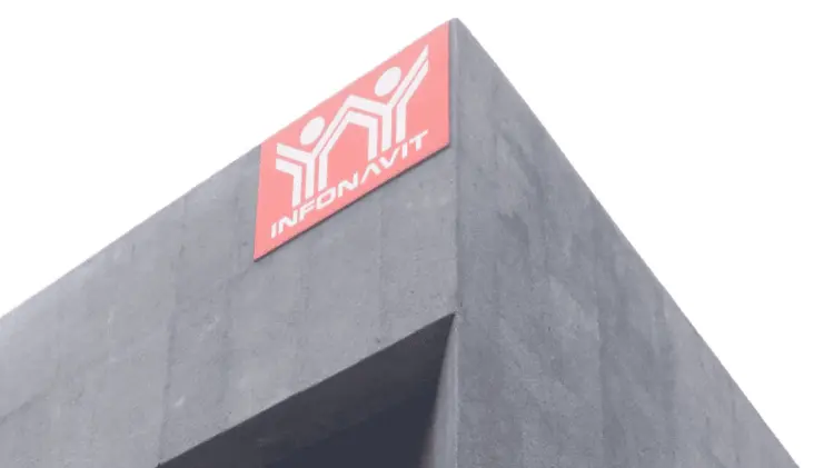 Infonavit ofrece la posibilidad de bajar la mensualidad de tu crédito por 12 meses. (Foto: Reforma)