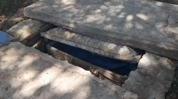 Menores dejan sin losa una tumba en Cajeme (Foto:Ana Camargo/EXPRESO)