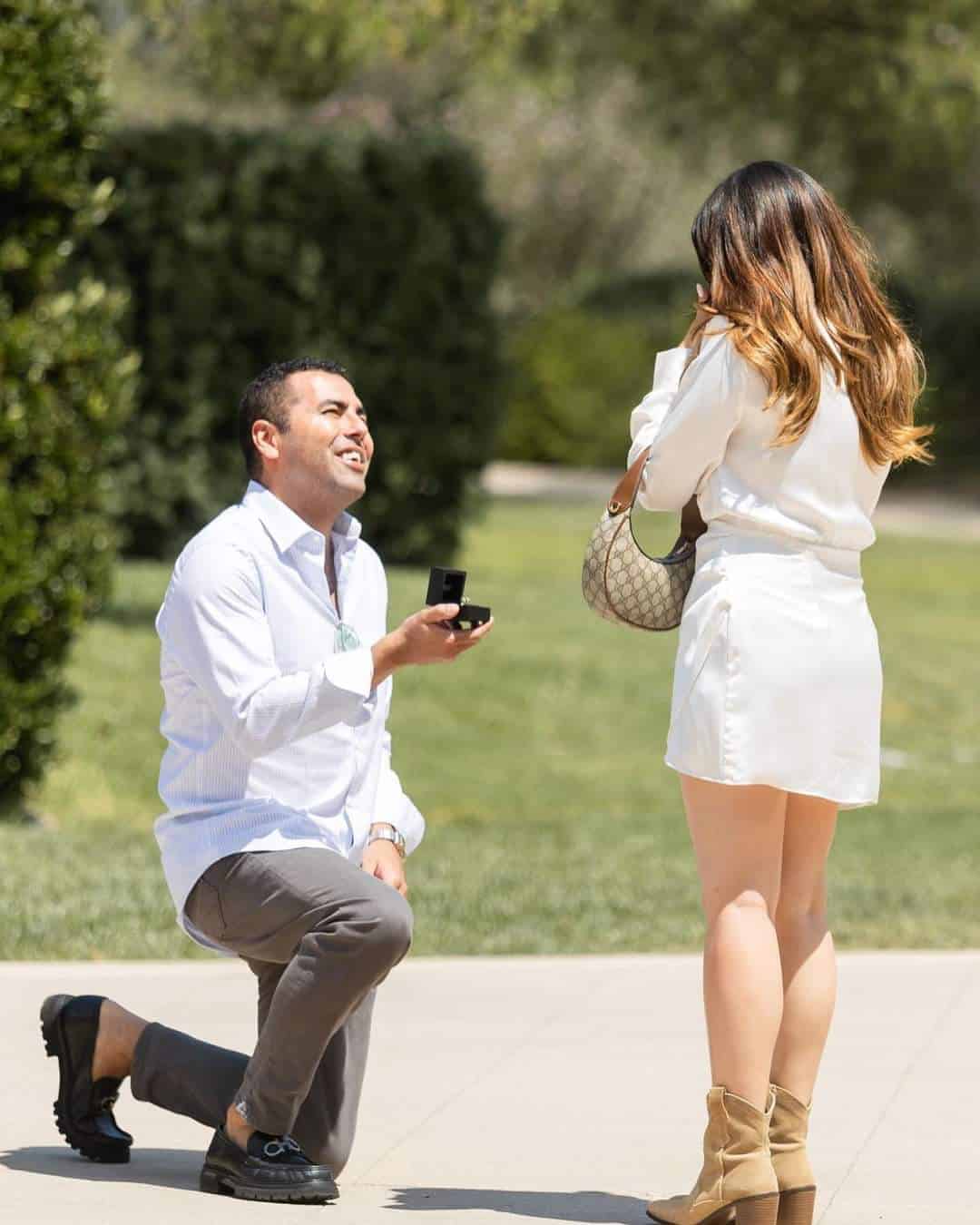 Alba y Francisco e comprometen en matrimonio