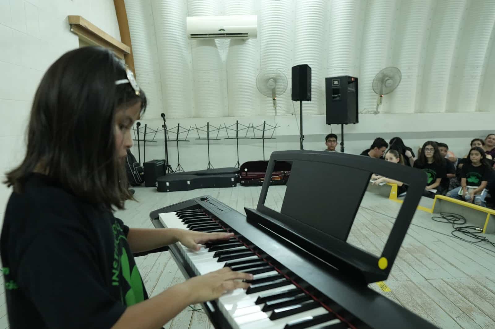 Demuestran alumnos su talento artístico